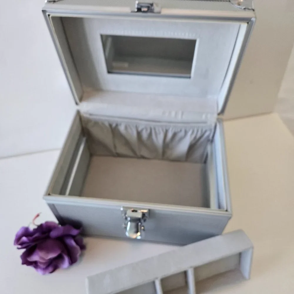 SILVER COSMETICS TRAIN CASE NWOT